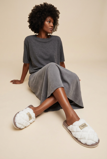 🔥𝑺𝑨𝑳𝑬 - 𝟕𝟎% 𝑶𝑭𝑭🔥 Women's Cozy Winter Plush Slippers with Arch Support